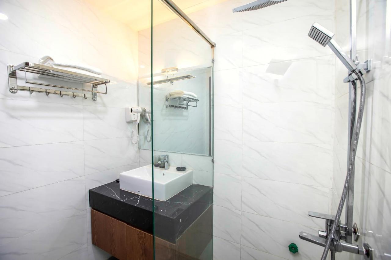 הלונג Hoang Long Hotel מראה חיצוני תמונה