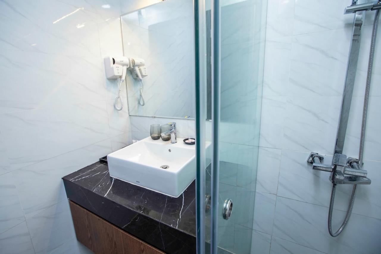 הלונג Hoang Long Hotel מראה חיצוני תמונה