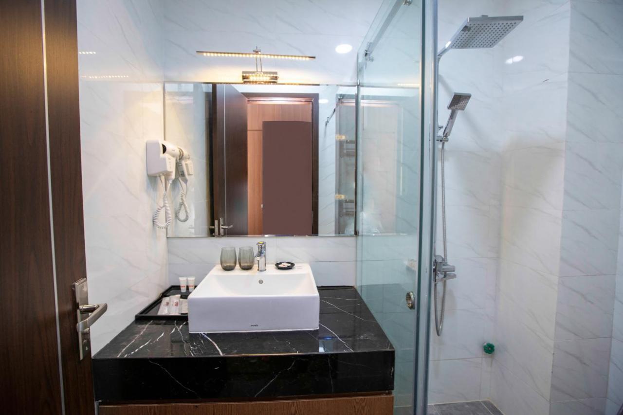הלונג Hoang Long Hotel מראה חיצוני תמונה